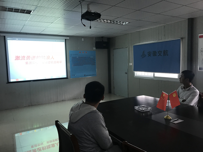 龍駿家園項(xiàng)目部組織觀看建工集團(tuán)2018勞模大賽視頻 龍駿家園項(xiàng)目部組織觀看建工集團(tuán)2018勞模大賽視頻